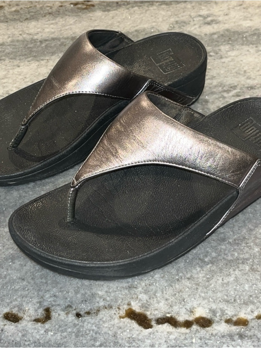 FitFlop Metallic Pewter Thong Sandals - Black Footbed